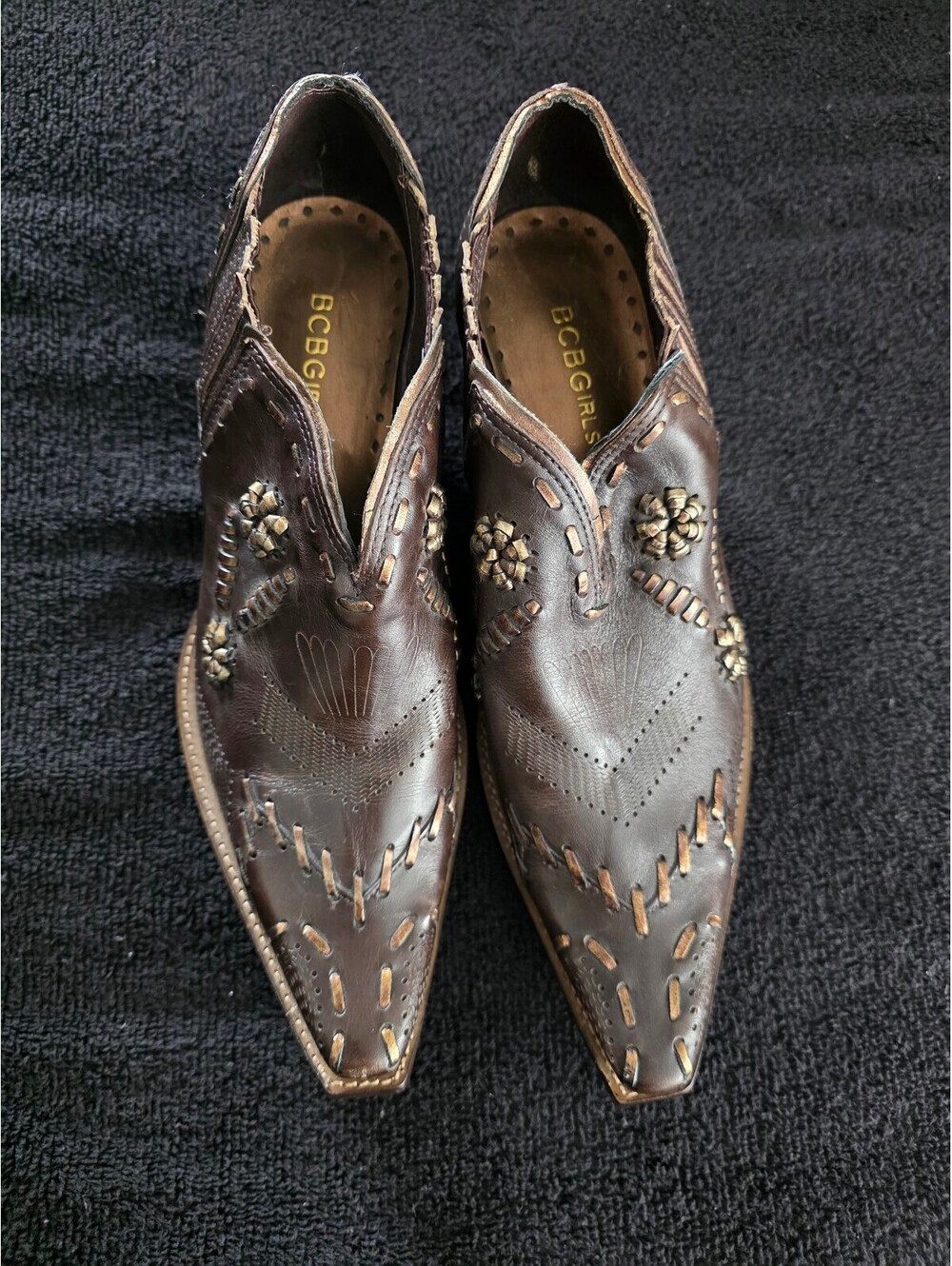 BCBGirls brown western pointed toe ankle booties size 6.5